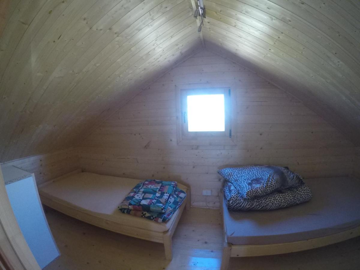 Domek Caloroczny Zastan Luaran gambar